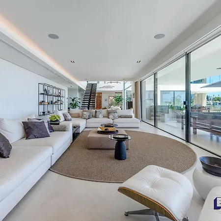 Rabella - 5br Luxury Seaviews Amenities Villa *